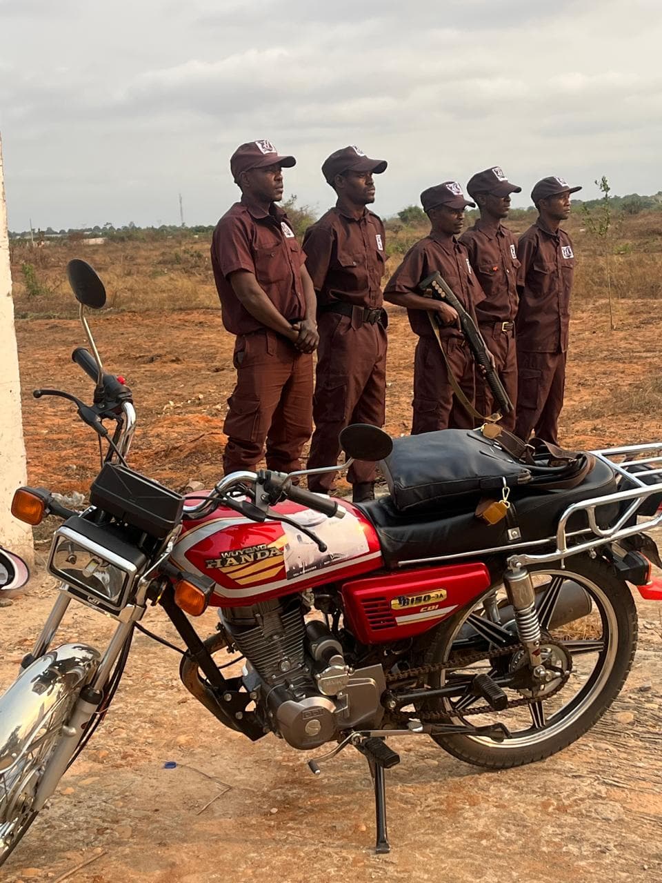 Agente de segurança Hopson em serviço